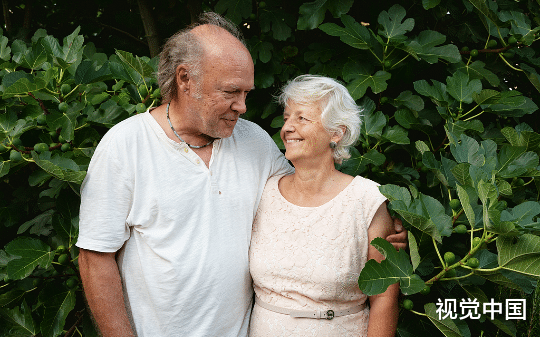 亲人弥留之际，是选择苟延残喘，还是让他有尊严地离开？