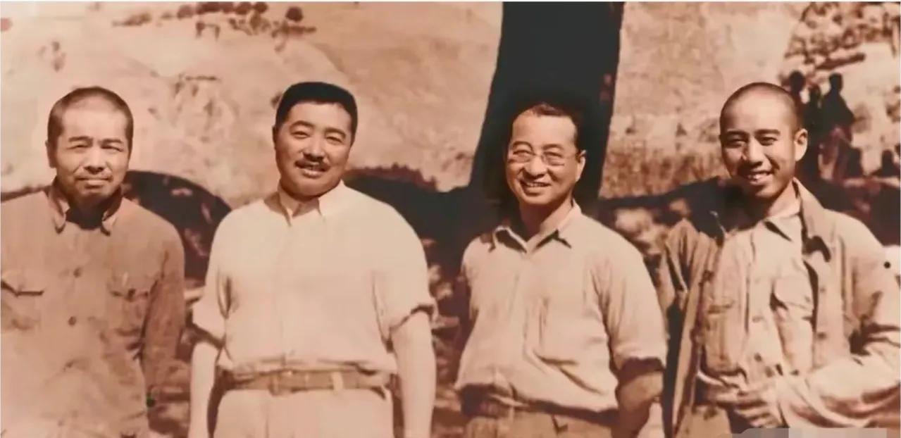 1947年，陕北，四位湘籍同胞聚首一堂的难得留影，他们均为声名显赫的开国功臣，无