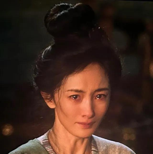 #杨幂演技# 看《长安的荔枝》被杨幂的哭戏狠狠惊艳到了！她太会落泪了——那种楚楚