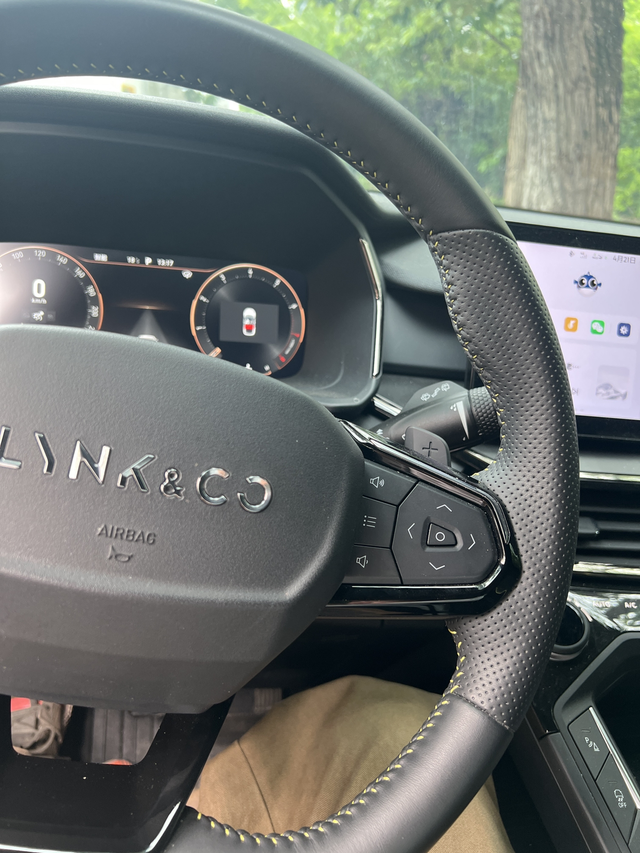 用了一年半领克06的体验
第一辆是H6比较稳，唯一的缺点是低速有点顿挫，油耗有点