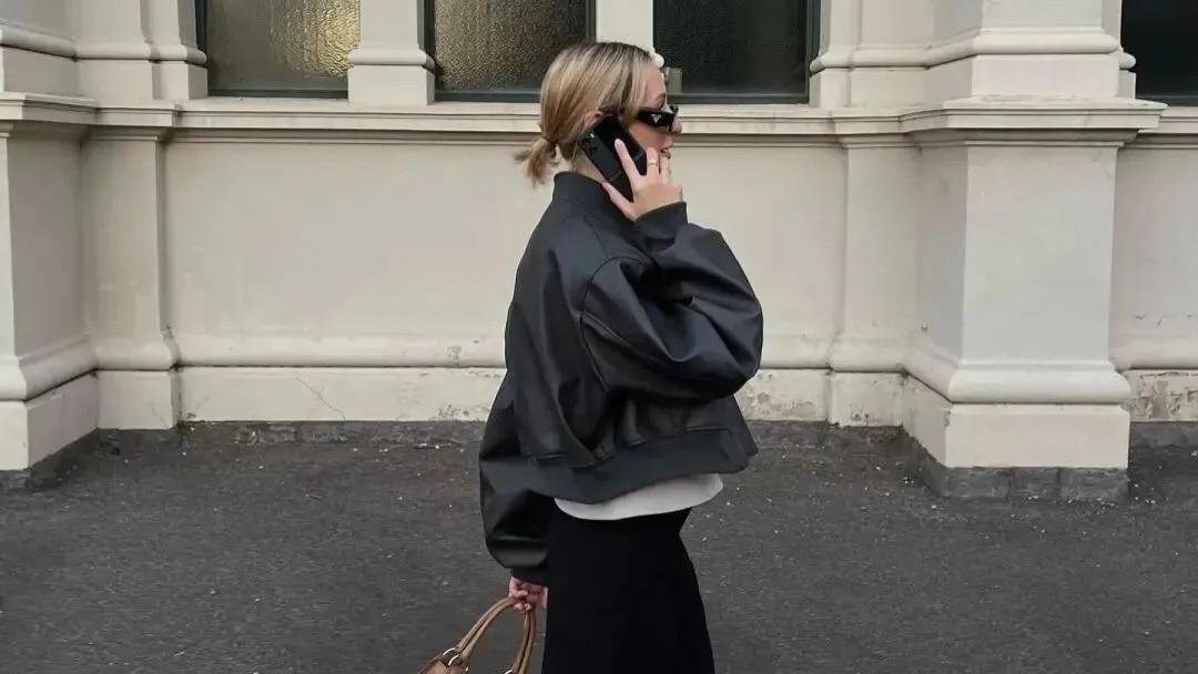 矮个子不到155的，今年秋天就穿“半身长裙+短外套”，显高王炸，气质担当，谁穿谁美！