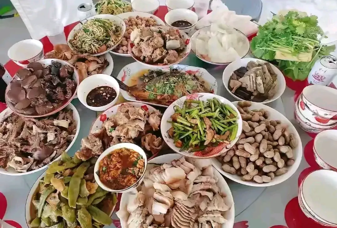 这一桌美食，有人说是河南的，有人说是湖北的，还有人说是江西的，这到底是哪里的美食