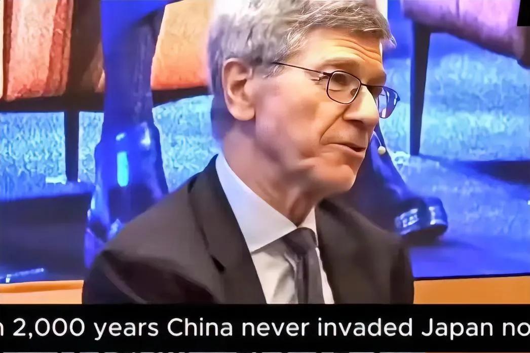 美国教授杰弗里·萨克斯说，“两千年来，中国从未侵略过日本，而日本却多次侵略中国，