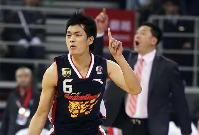 理性谈谈，陈江华早就实现财富自由！
1；广东队给出2年100万人民币；
2；广东