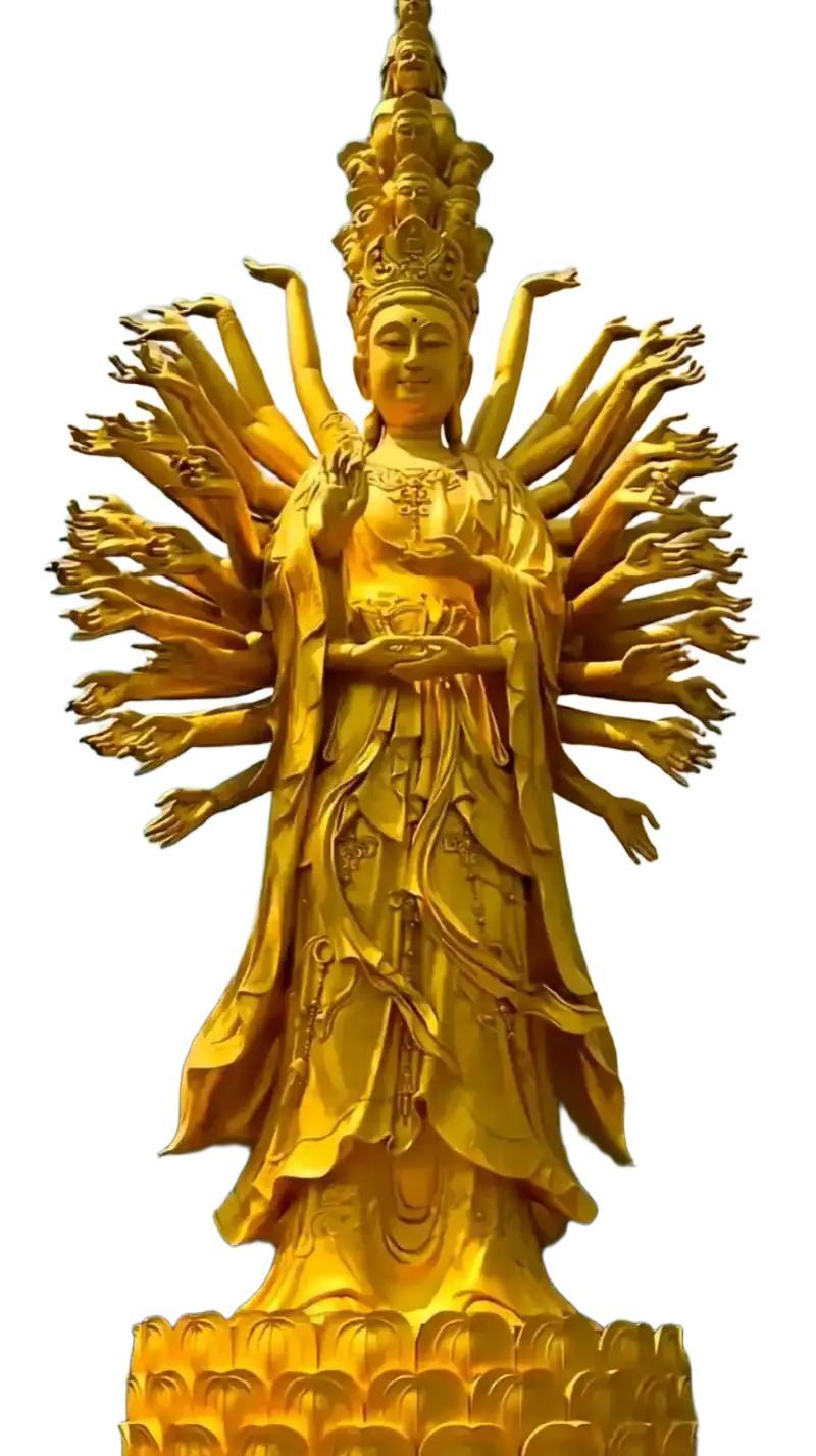 #金色观音雕像# 庄严慈悲，光辉照耀，祈福平安。[祈祷][祈祷][祈祷][祈祷]