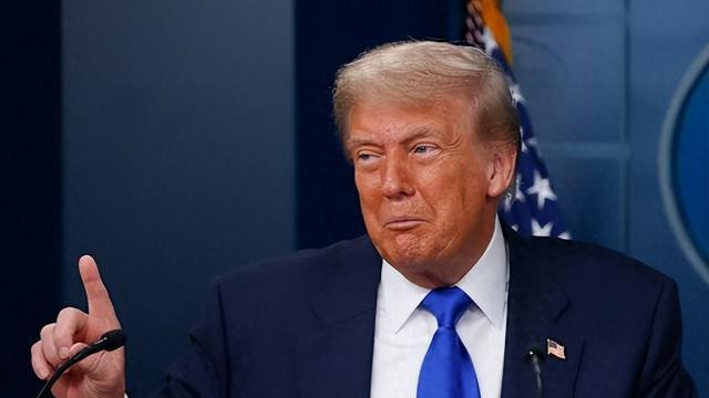支持率突破历史最低，特朗普被曝筹备访华，想让中国出手救美国？