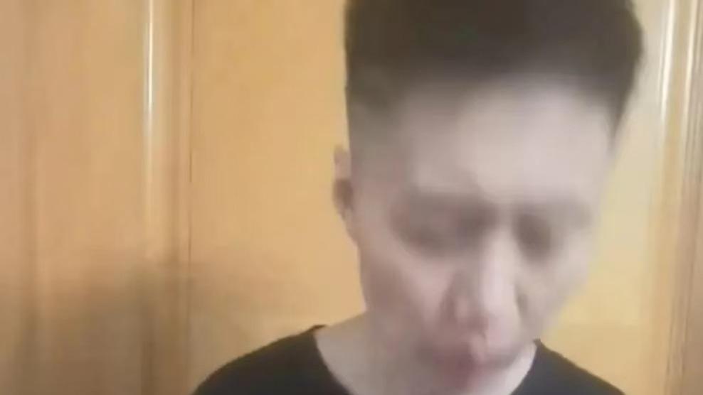 投诉“鲁迅夹烟”的女子露脸道歉，中性长相成网友集中喷火的最大槽点