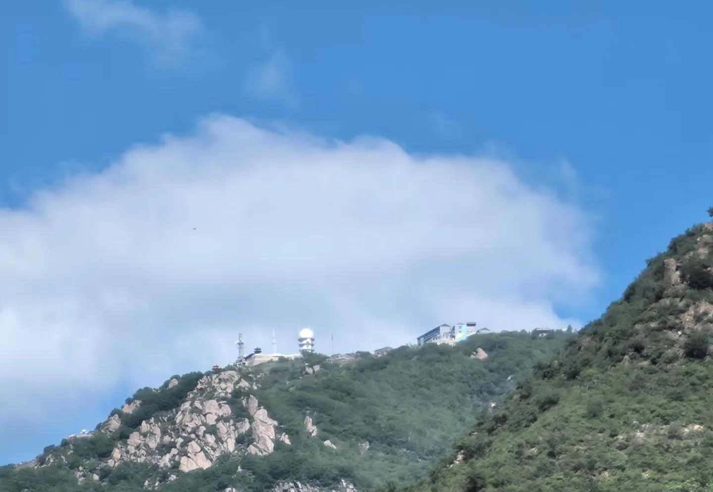 去婆婆家的路上遇见小姑子，她说今天不回去了。



回家的路上，我碰见小姑子，邀