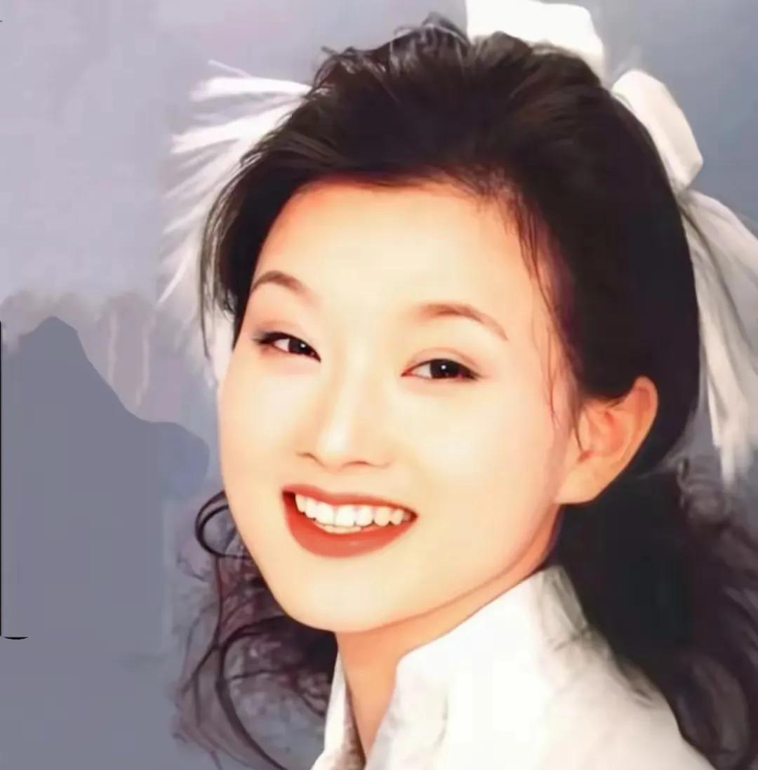 宋祖英太美啦！笑容像仙女一样，真的很漂亮！给人不一样的美！笑起来很好看，像一朵玫