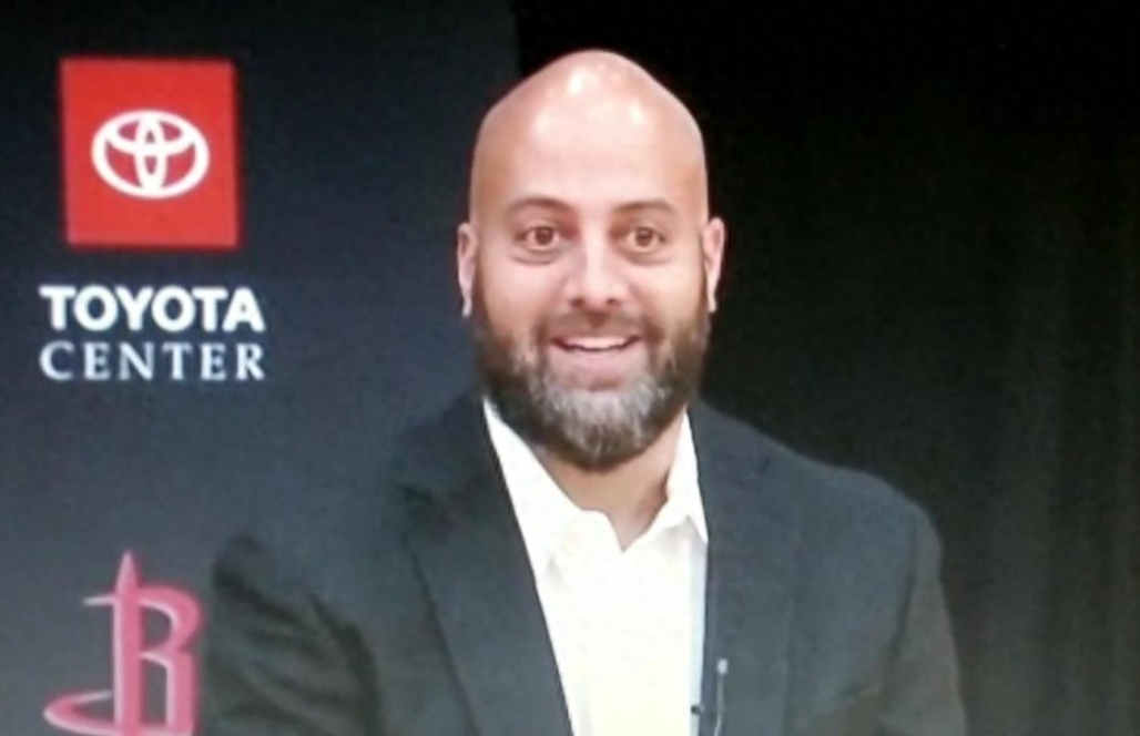 雅虎体育记者Ben Rohrbach今日撰文夸赞了火箭GM斯通的一系列选秀操作，