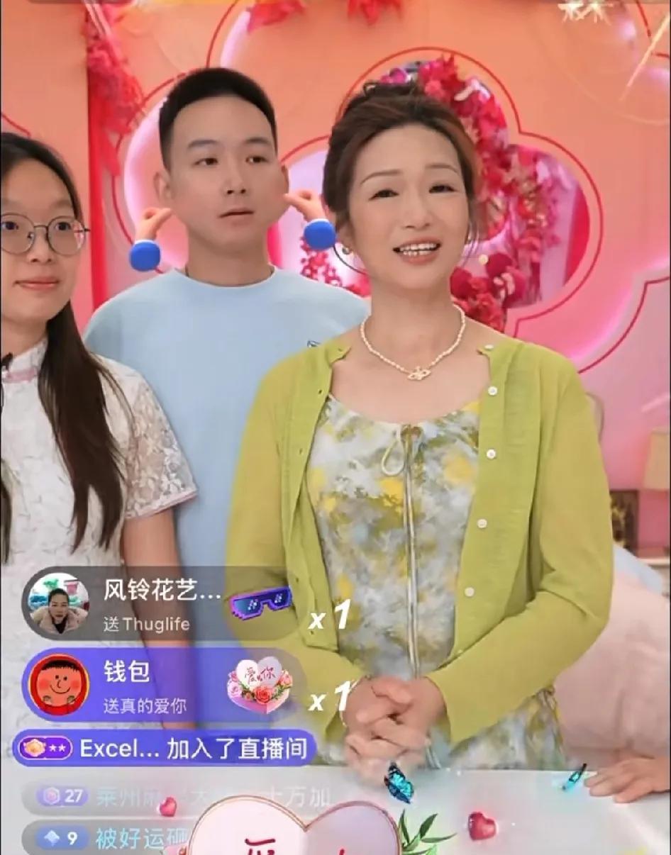 想过谢浩男是个好孩子，
没想过他是个这么好的孩子。
今天是谢浩男妈妈的首播日，妈