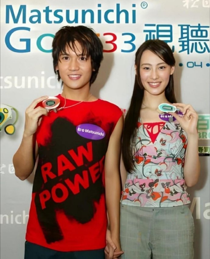 梁洛施16岁时的照片…她出道的时候说她只有16岁我真的不敢相信，我觉得好成熟啊！