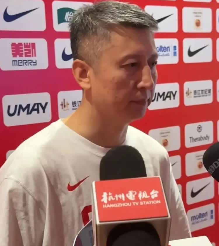 男篮大胜委内瑞拉，郭士强对 6 名主力评价如下：

余嘉豪：他的水平，其实也