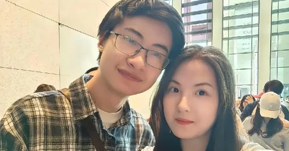 大家有没有发现，
庞众望的女朋友，
其实才是真正的狠人，因为她在高中的时候就