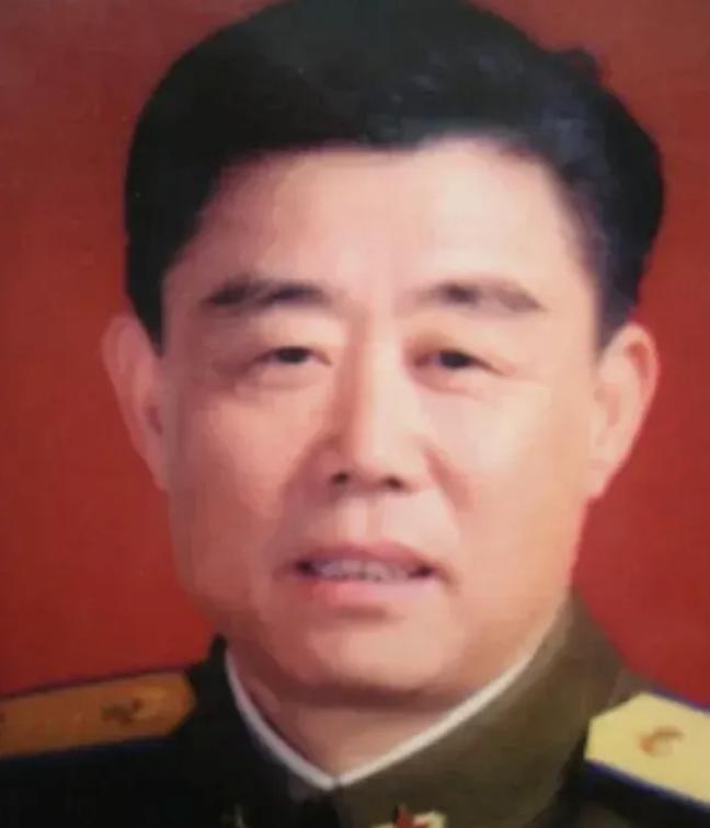 1968年1月，四架美军战机闯进我国领空，上级下令击落敌机，但导弹营长陈辉亭敢抗