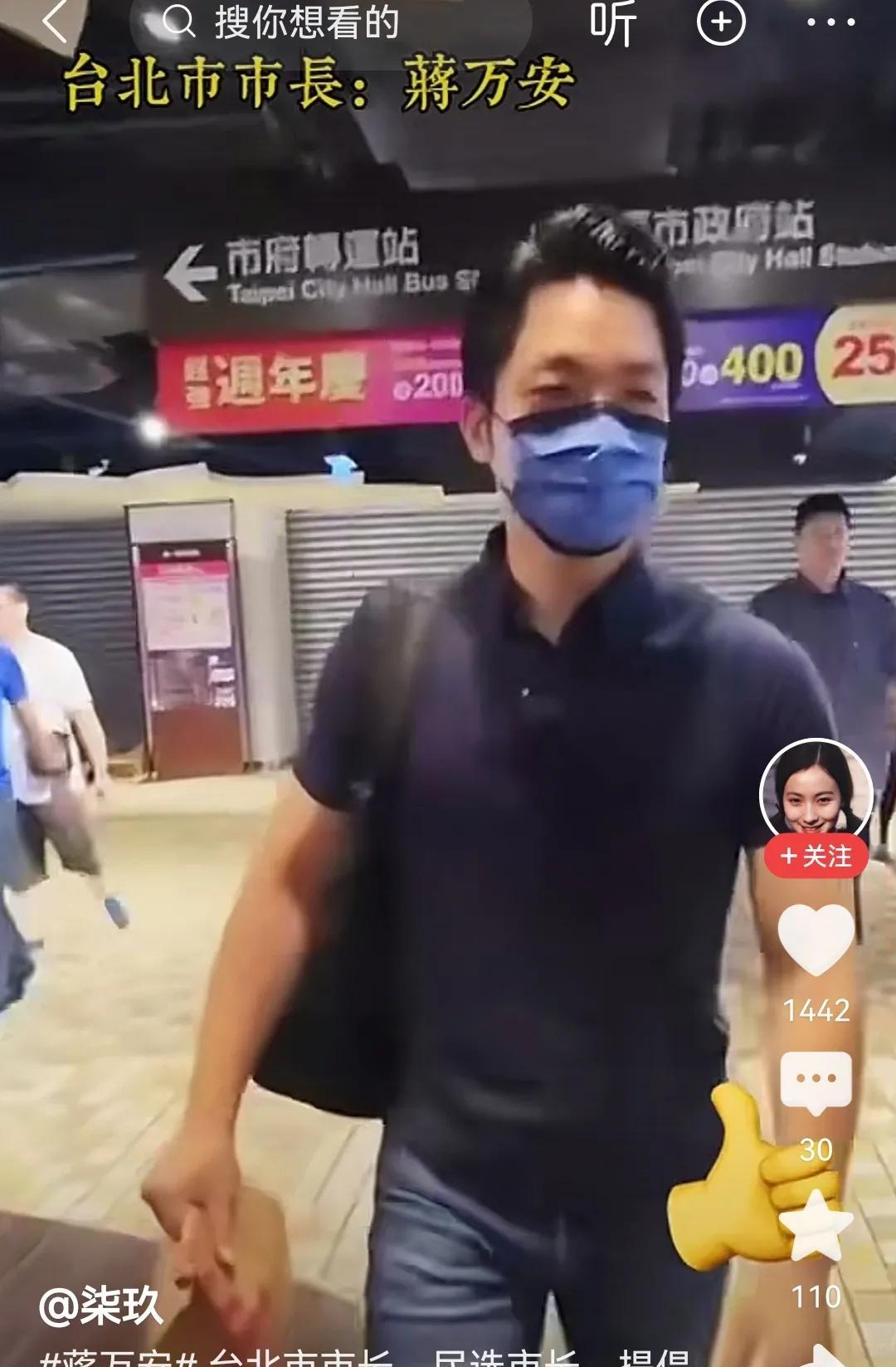 官员的高贵
不一定是天天一脸严肃。
官员的风光
不一定是出门前簇后拥。
官员的潇
