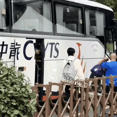 怪不得王楚钦这两天总吃麦当劳呀？原来大头是麦当劳代言人！
昨天大头入住首钢园的时