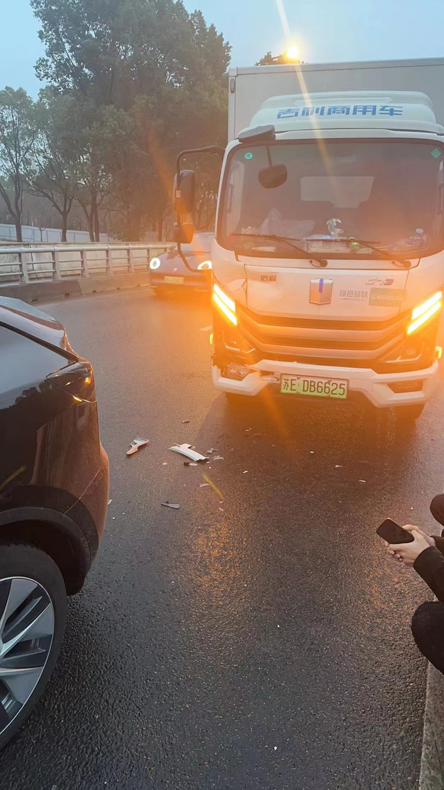 才几个月的车，首撞
如果我考虑以后卖车，这算事故车，我该如何找对方理赔折旧费呢！