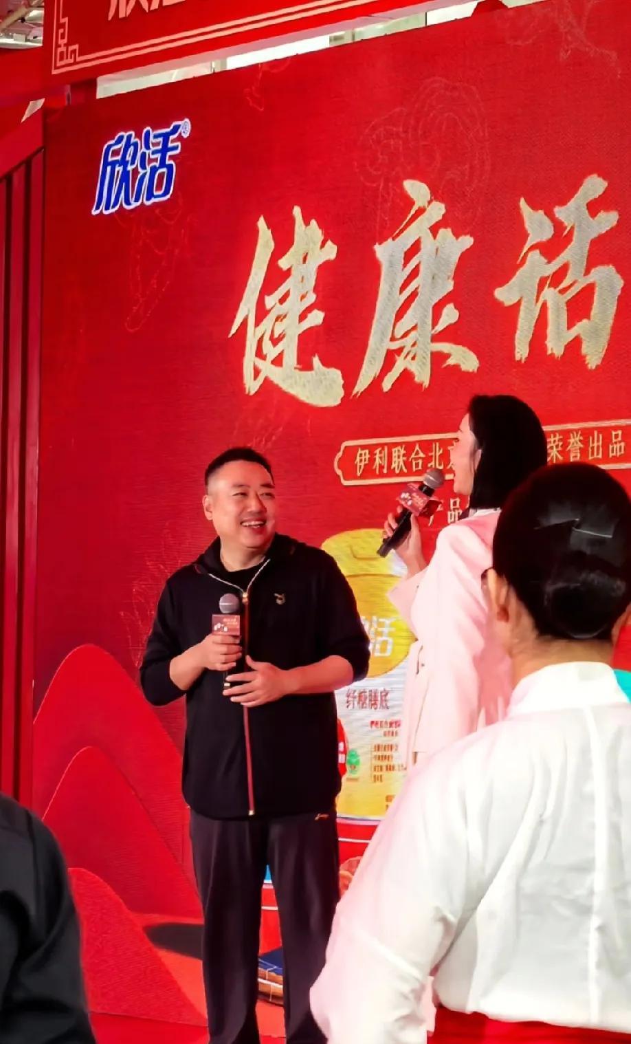 梁子参加伊利中老年奶粉的代言活动了～有人说梁子乒协辞职，国际那边没正式续职，处于