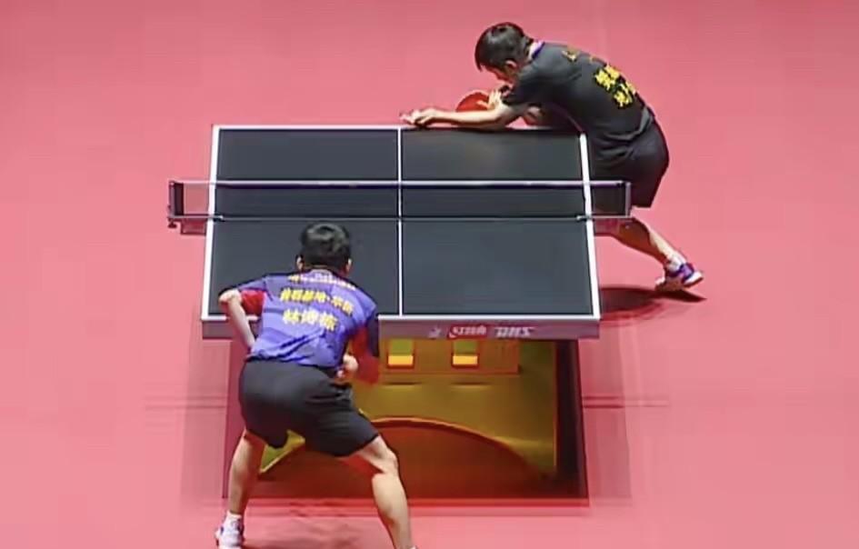 乒超第二阶段，樊振东3-0击败林诗栋，本场比赛产生4个不可思议。
1、樊振东赛前