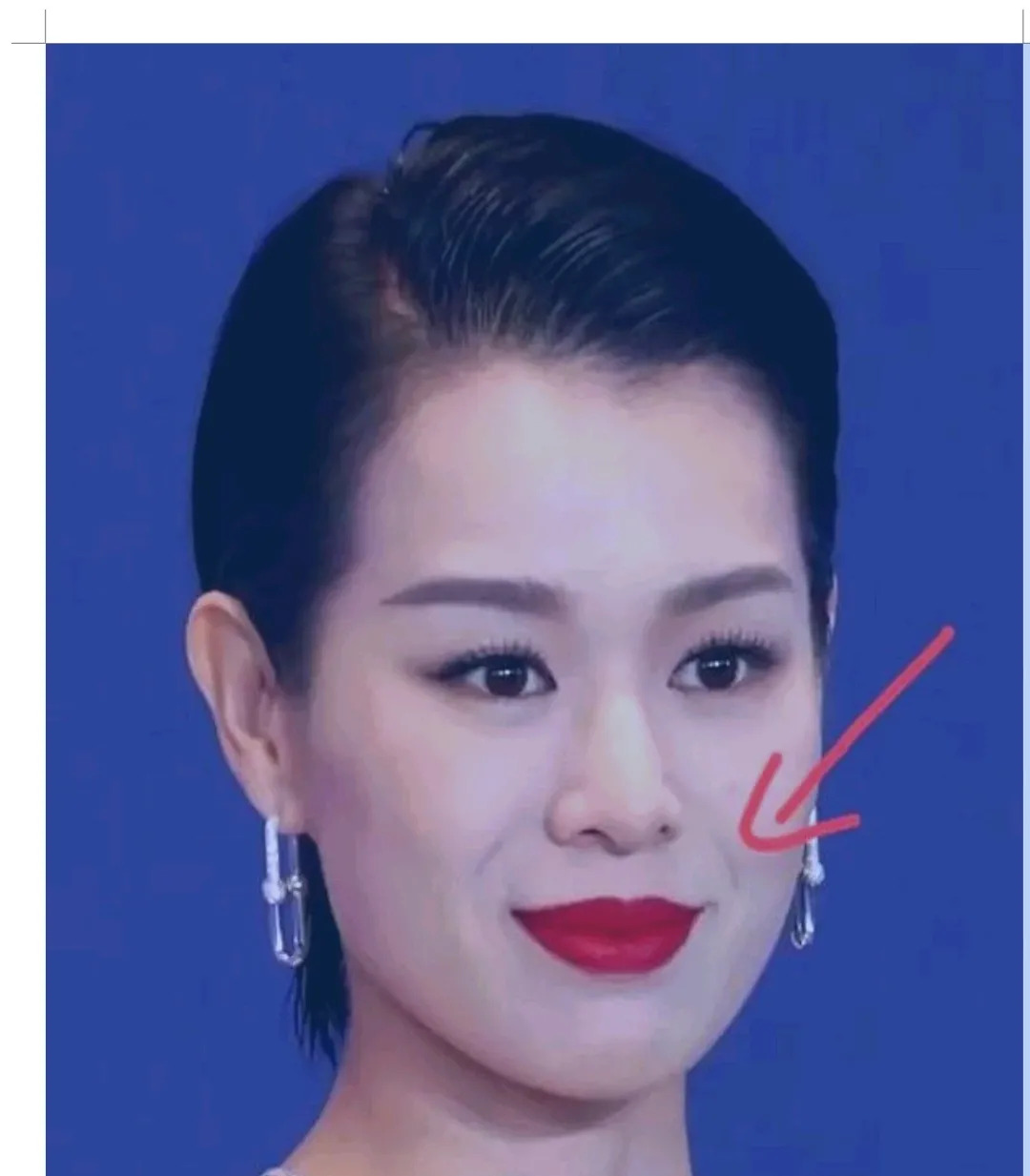奶奶看照片预测婚姻











我的天哪！我奶奶竟然会算命？她只看了一