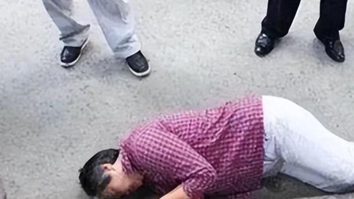 “带母上学”女研究生：在宿舍自缢：没人甘愿被脐带拴一辈子