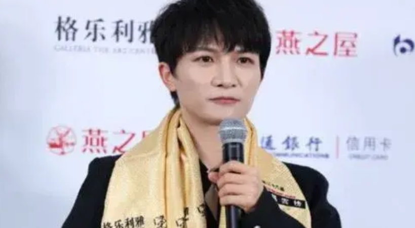 周深到底有什么歌居然能世界巡演？

1.有3首两千万收藏，2首千万收藏，13首五