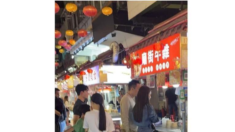 汪小菲与马筱梅携手照料子女，展现家庭新篇章