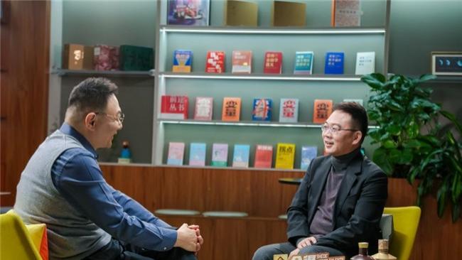 AI时代“读书无用论”, 罗振宇给出新回答