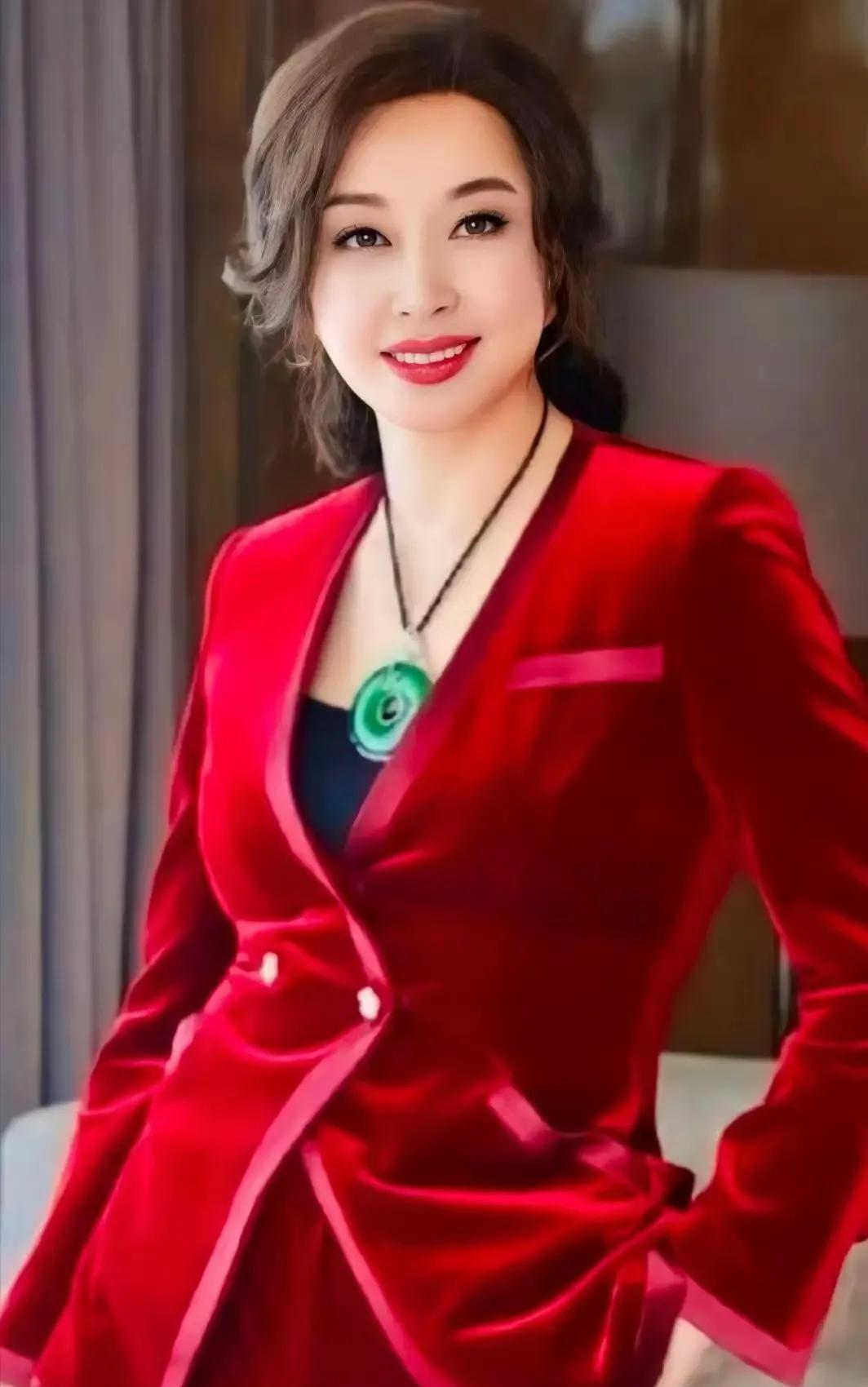 感谢刘晓庆
终于知道女人为什么岀轨了
不是老公不好，也不是老公没钱，而是就像她自