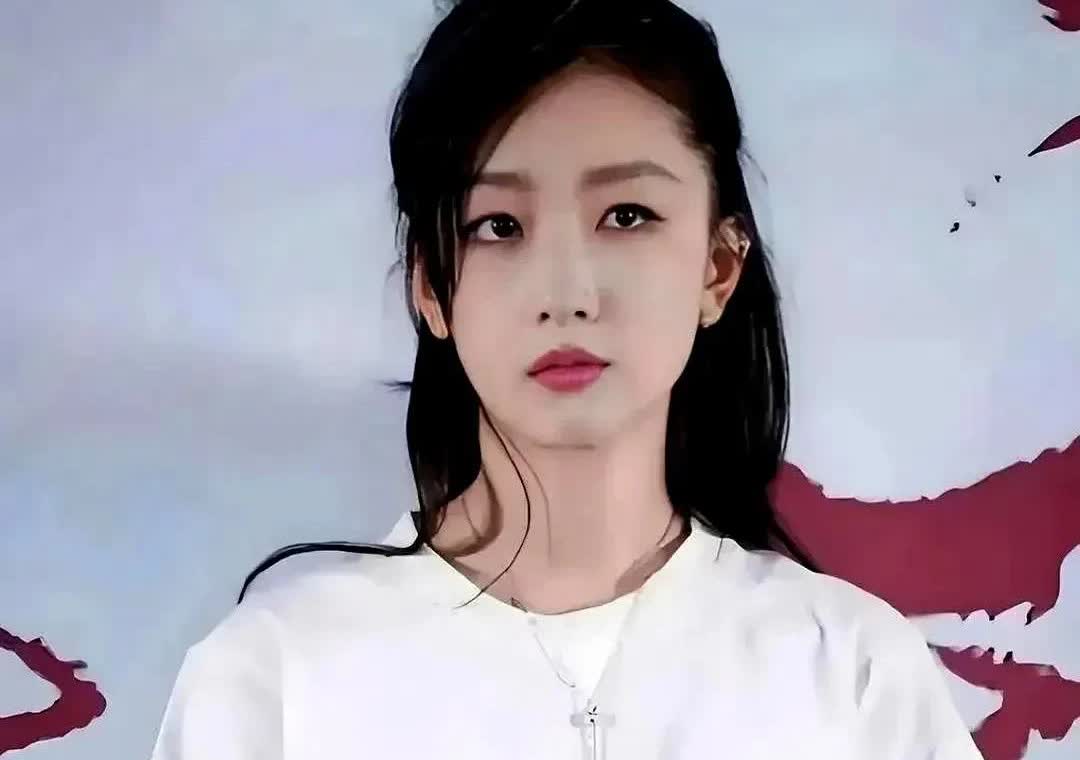周冬雨从韩国整容回来样貌大变，貌似打开了十级美颜！
周冬雨从韩国医美回来后真的