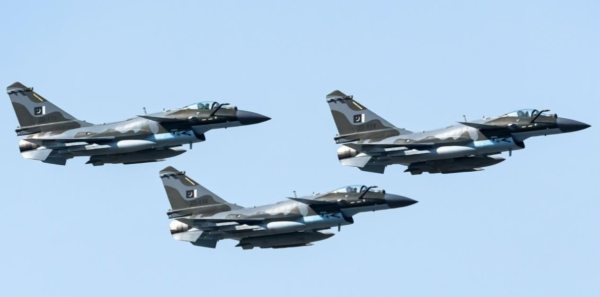 伊朗想买歼10可惜没成











伊朗空军不行了！老军官爆料，九年前