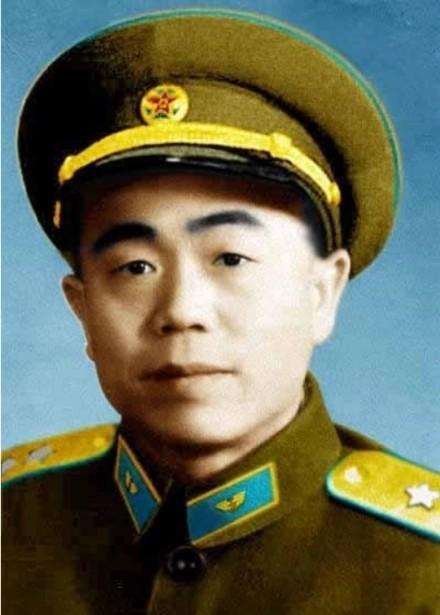 1950年代，有干部觉得空军飞行员的伙食标准太高了，要求下降，华东空军司令员聂凤