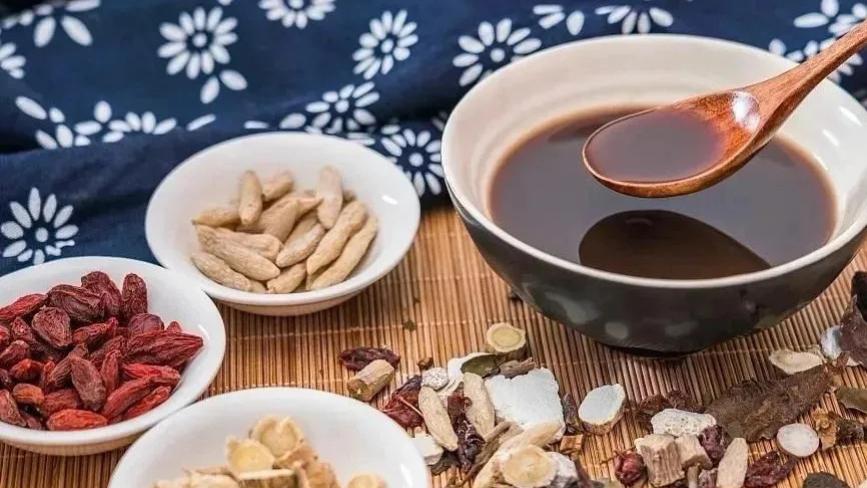 别人怎么说是别人的事，自己怎么做是自己的事