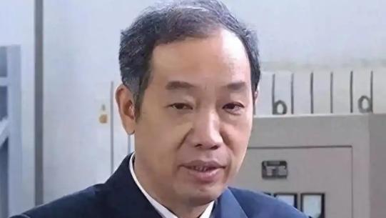 马伟明院士曾提出在青藏高原上，建一根2公里长的电磁发射轨道，经专家论证：造价太高