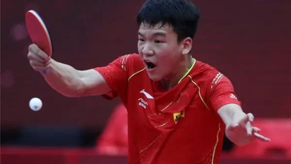 国乒男队确实青黄不接
不出意外，一觉醒来，国乒男队只剩林诗栋一颗独苗守全区了。
