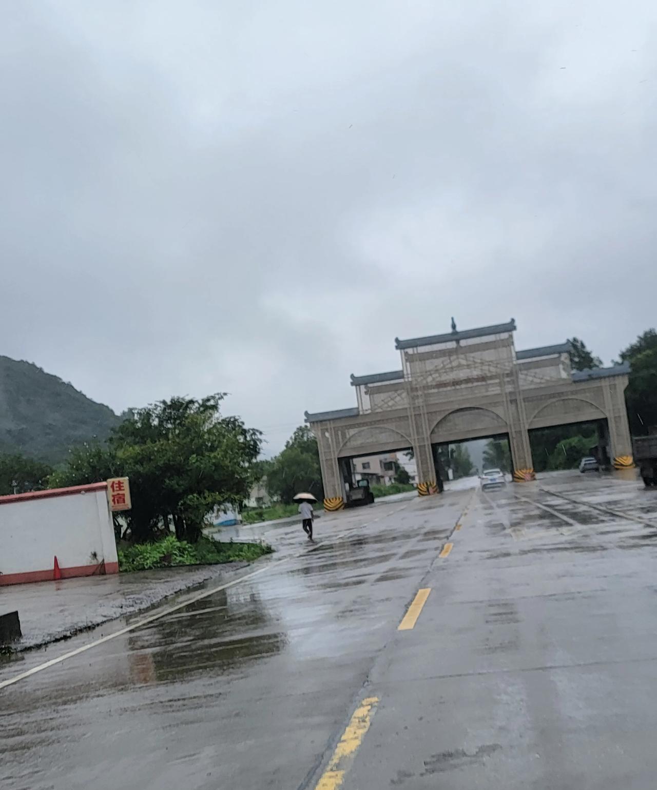 广东韶关乳源瑶族自治县G240国道（坪乳公路）乳源大桥镇至乳源县城路段，因公路上