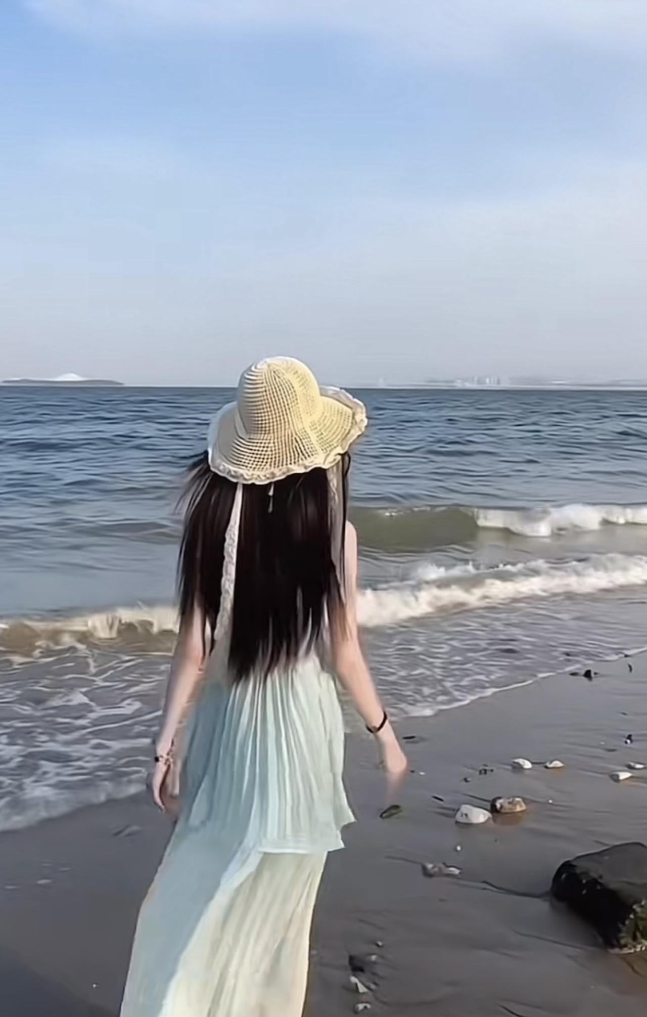 你信不信，中产阶层的家庭，正悄无声息地返贫。
以前随手就可以消费几百块，现在买一