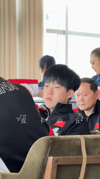 王楚钦为什么叫“王慢慢”？
看头头吃饭这个仔细哎，这细嚼慢咽的生怕卡住喉咙，吃香