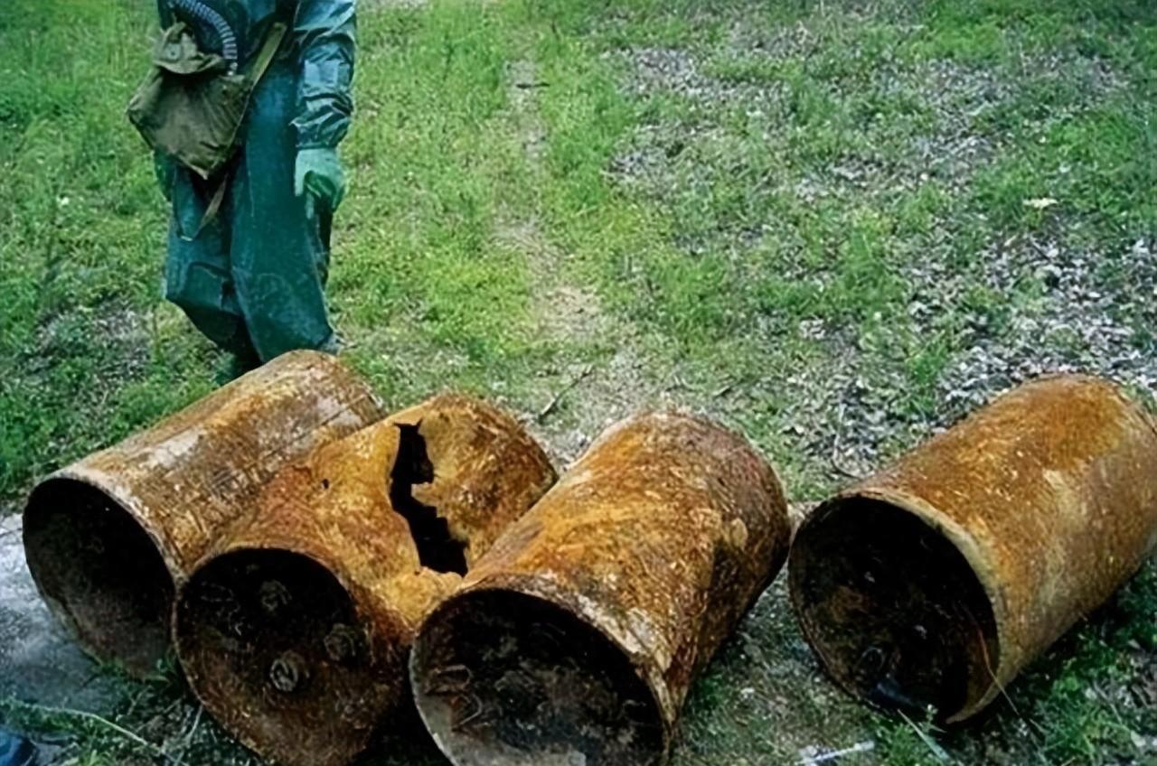 2003年，齐齐哈尔市一处工地上，挖出5个铁桶，里面流出的液体导致1人全身溃烂死