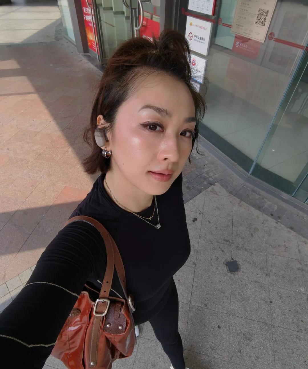 穆婷婷曝受伤治疗太疼痛，两边臀宽腰120多针
8月14日下午，穆婷婷在社交媒体发