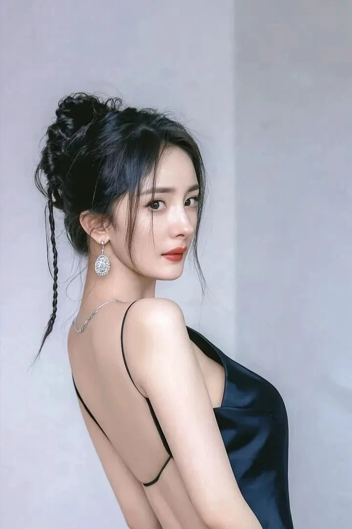 杨幂还有这个背影杀