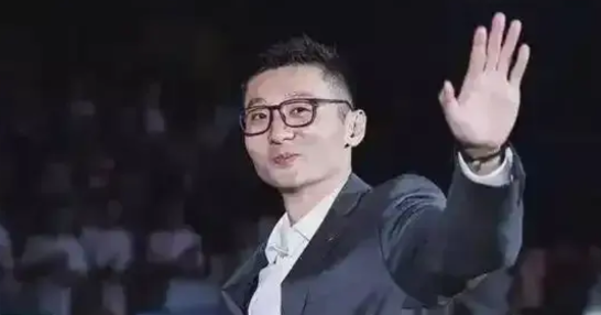 新疆度量大点行不行，让刘炜指导再带一场，哈雷尔还没上过场呢。

万一，哈雷尔能把