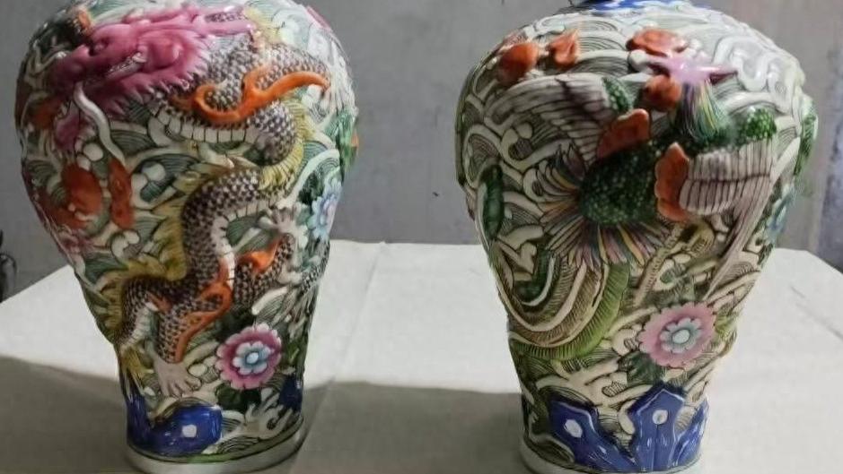 「御瓷重器 龙凤呈祥」光绪年制粉彩堆塑龙凤纹梅瓶一对 震撼登场