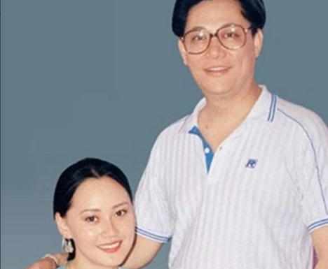 一次，宋佳3岁的女儿在家中玩耍，打翻了开水瓶，把父亲张学津的脚烫伤了，没想到一个