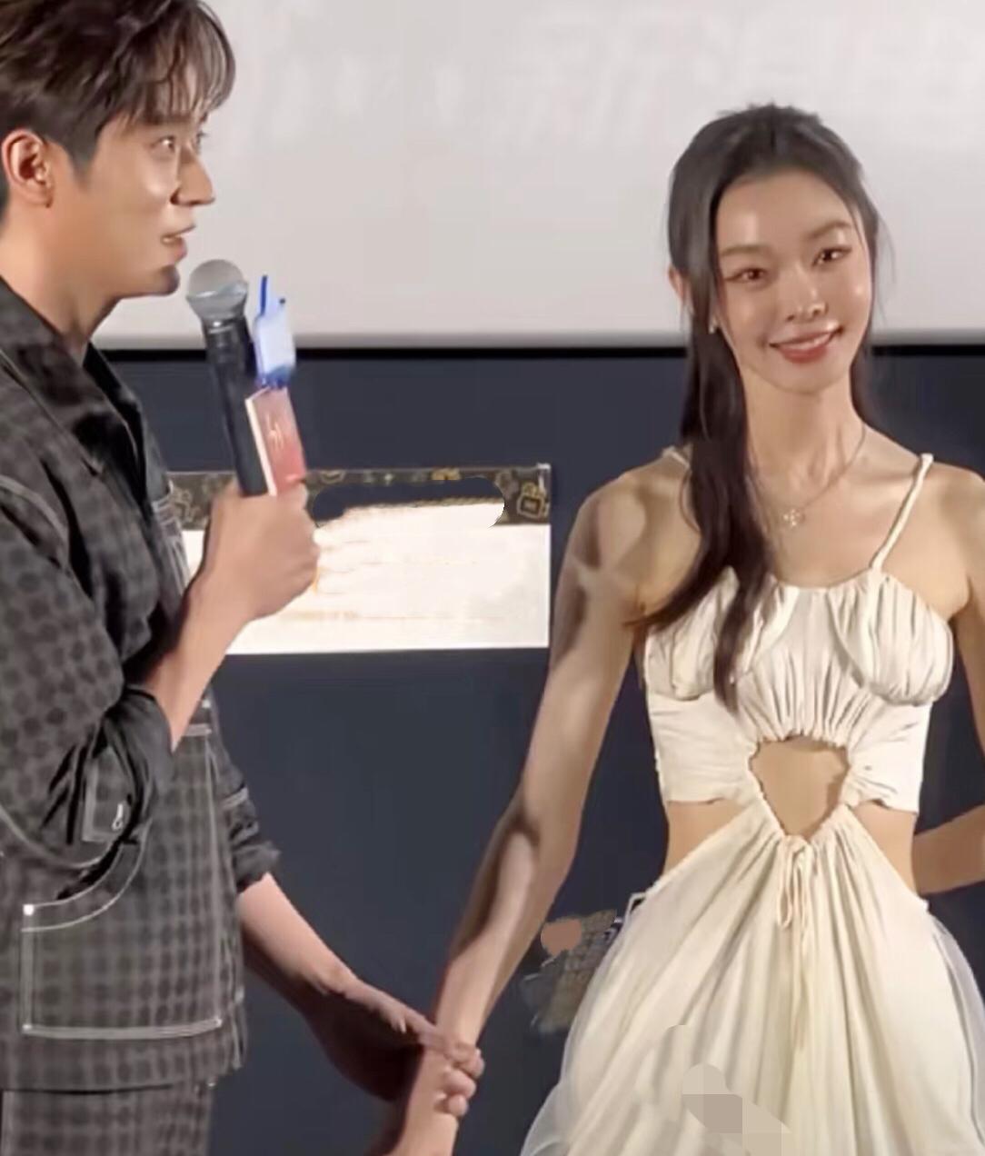 这件衣服不好看#不后悔的衣服# #内搭外都好看# #秀逗的衣服# #我看不透的穿