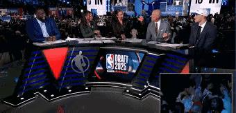 惊喜！杨瀚森首轮16顺位被开拓者选中！
今天NBA选秀大会上，波特兰开拓者以迅雷