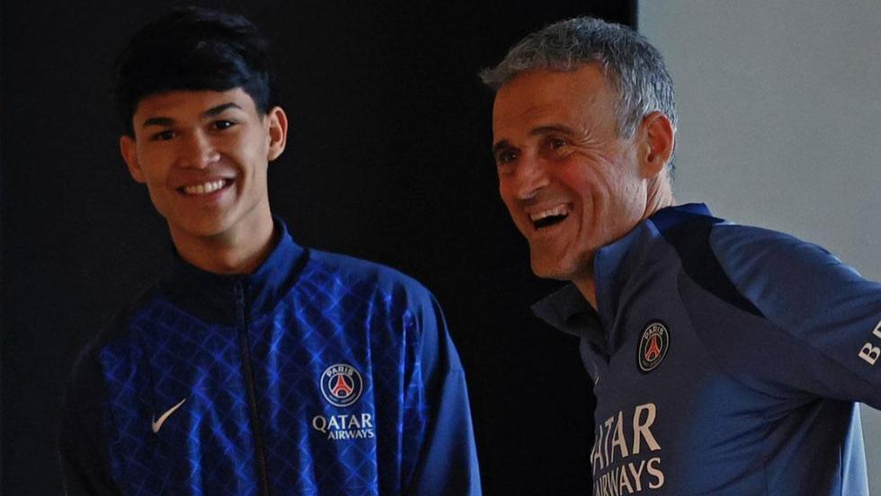 巴萨球星加维对队员的转会感到不满