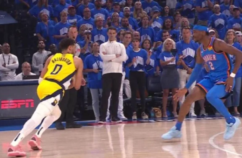 突发！哈利伯顿疑似跟腱受伤

NBA总决赛G7，步行者对阵雷霆，首节比赛，哈利伯