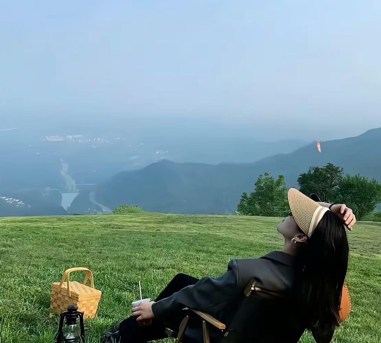 问男人：如果有一天你妈跟媳妇掉水里，你是先救你妈还是先救媳妇？
这个问题是最常见
